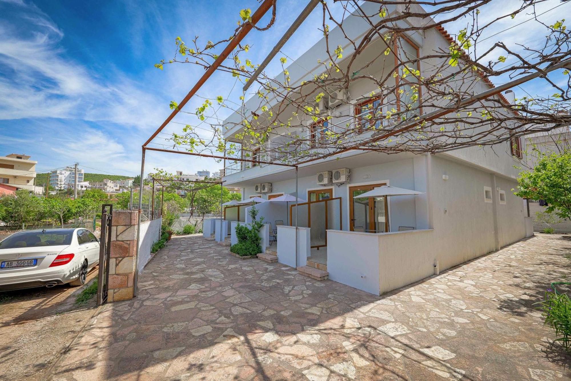 Guest House Moonlight Ksamil Exterior photo